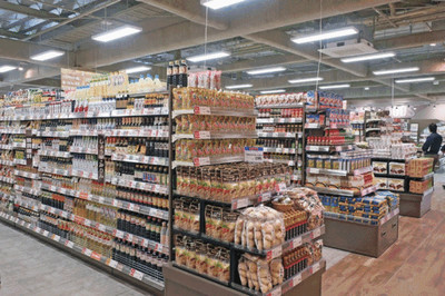 流通革新: 小型超市轉(zhuǎn)型案例分析:八百幸 2010年之后,我國零售行業(yè)中出現(xiàn)了大賣場增長放緩,關(guān)店不斷,而社區(qū)生鮮店、便利店等小型業(yè)態(tài)興起且迅速擴大的現(xiàn)象,這種現(xiàn). - 雪球